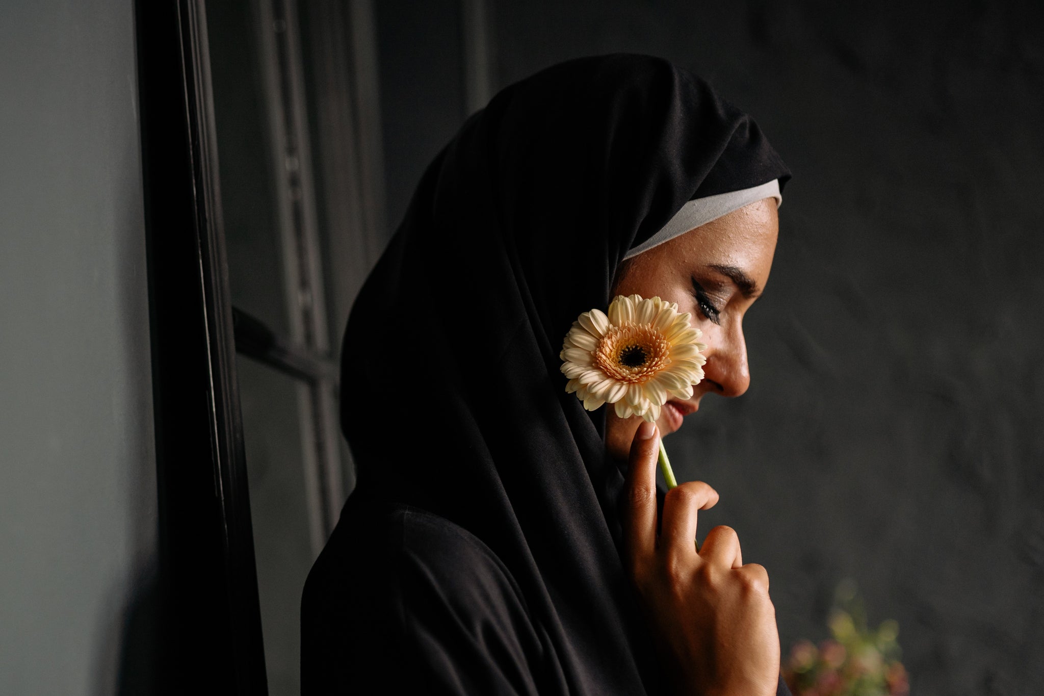 Discover the elegance of the Arabic abaya: Designs, Colors ...