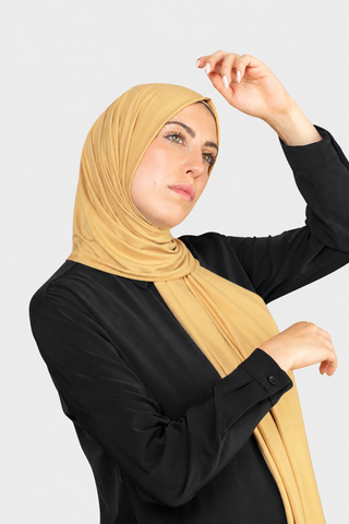 Hijab Jersey Luxury Crema con fondo gris claro