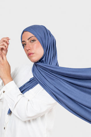 Hijab Jersey Luxury Azul Ciano con fondo gris claro, foto principal