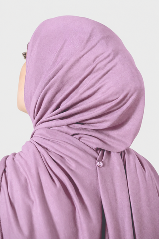 Hijab Jersey Luxury Lila con fondo gris claro